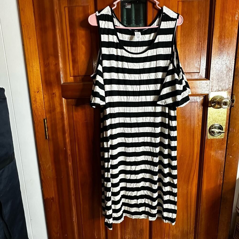 Espresso Black & White Cold Shoulder Dress  Size 3X